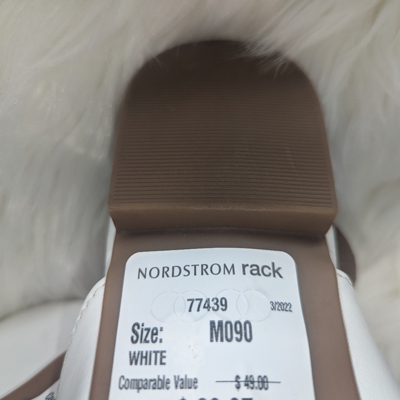 XOXO White Flats Gold chain sz 9m - Picture 3 of 4